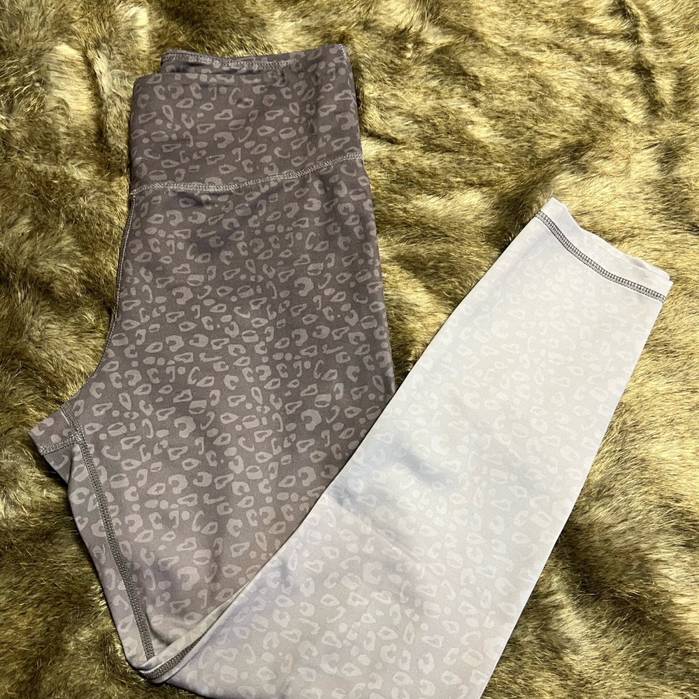 Zyia Gray Ombré Leopard Print Leggings